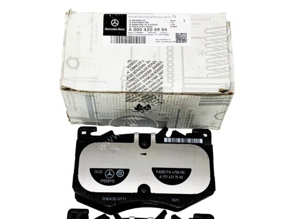 Front Mercedes A35 A45 W177 Brake Pads A0004205904 A0004208302 Brembo 4pot