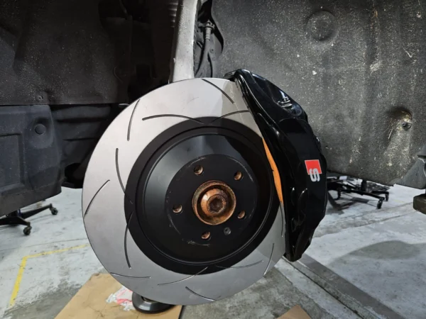 Audi A6 Allroad C7 Custom Adapters for Akebono 6pot calipers for 375x36mm brake discs